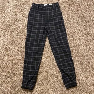 Hollister black plaid ultra-high-rise tapered joggers. Size Small.